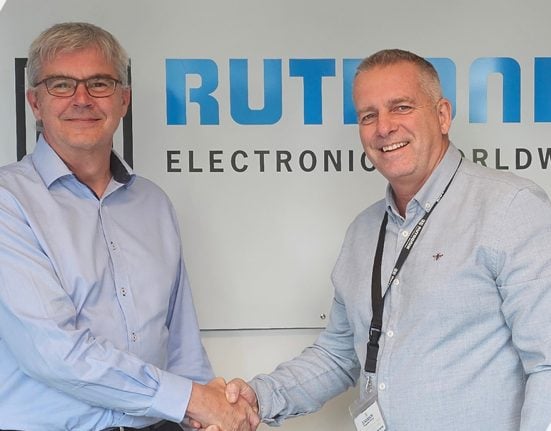 After four decades in the industry, Ron Smith has retired as Country Manager, passing the baton to long-time colleague Lee Morris