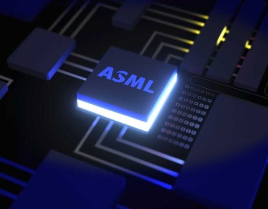 ASML reports steady Q3, China demand expected to decline