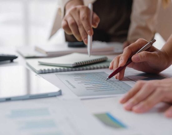 Strategies and methods for minimising obsolescence risks