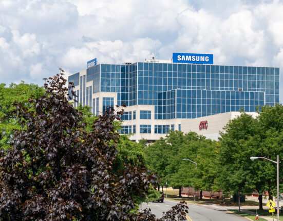 Samsung joins the trillion-dollar club