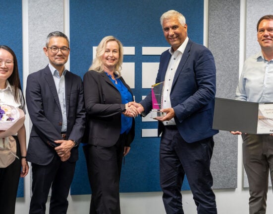 RAMXEED names Rutronik ‘Distributor of the Year 2025’