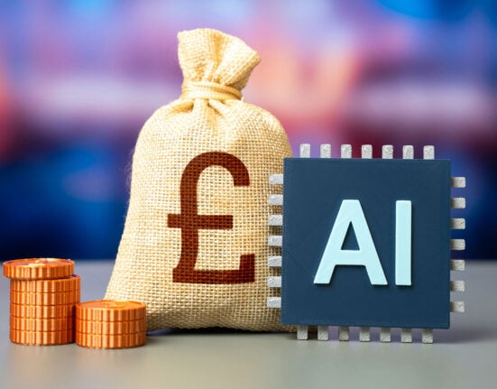 Global semiconductor revenue surges 31% to $425Bn